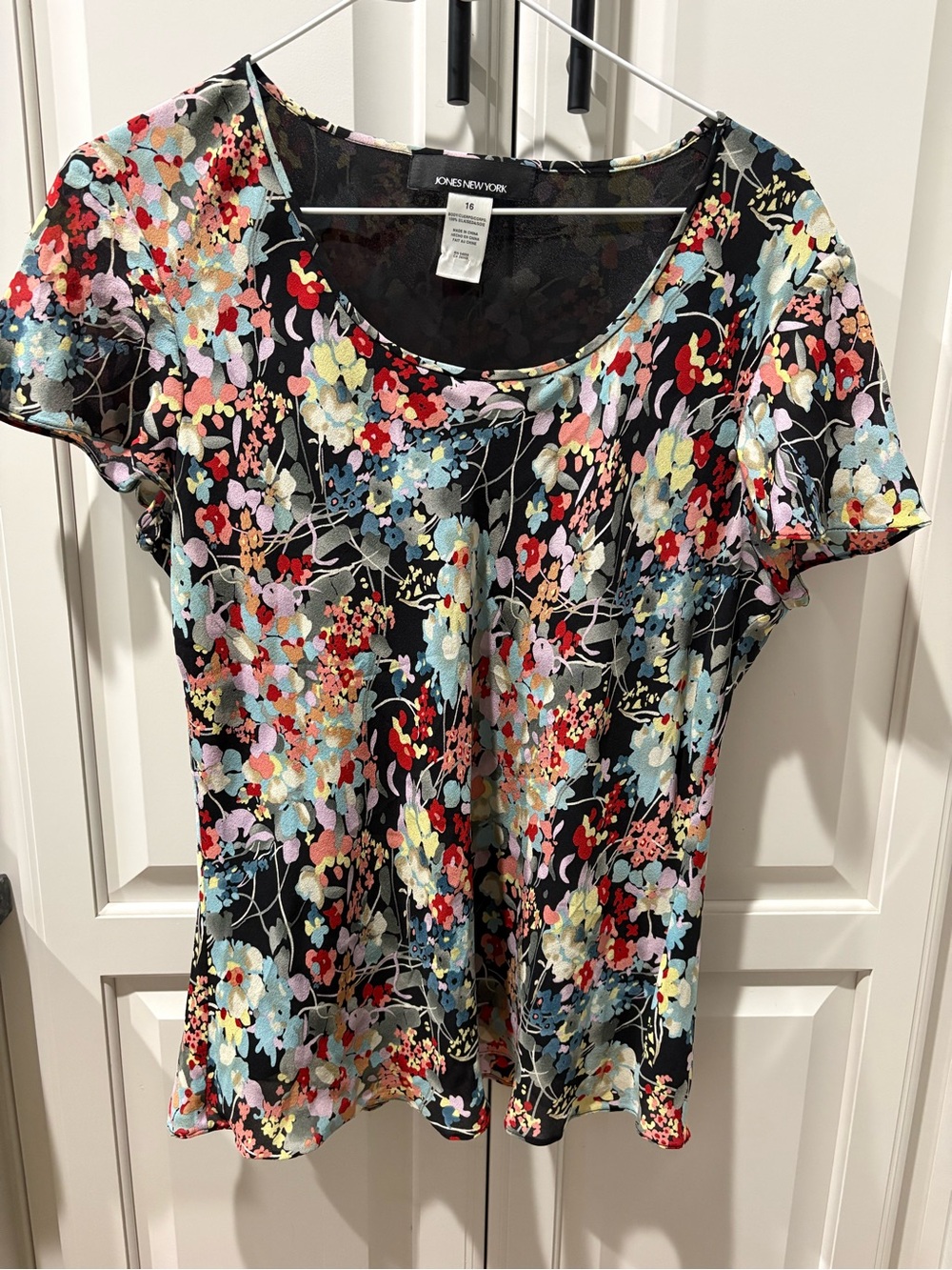 Jones New York Black Floral Scoop Neck Short Sleeve Tee